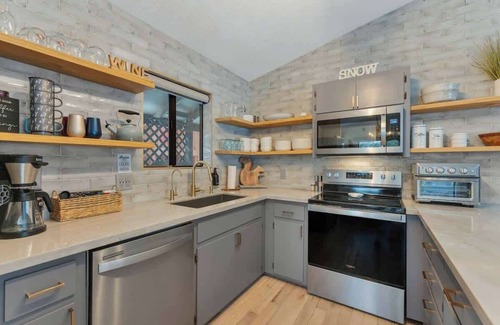 Kachina Village House | Flagstaff Cabin w/Wi-Fi & Fireplace Retreat