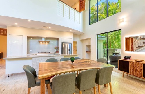 Port Douglas Villa | Flagstaff Pavillion A Lush Subtropical Paradise