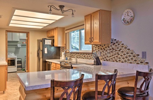 Mountainaire House | Flagstaff Retreat w/Large Yard, Balcony & Views!