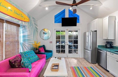 Old Town House | Flamingo Cottage charming in Old Town with a pool & 1 Offstreet parking space