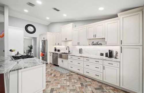 Southside House | Flamingo Fiesta Sleeps 10 Cool Pool Free Cancel