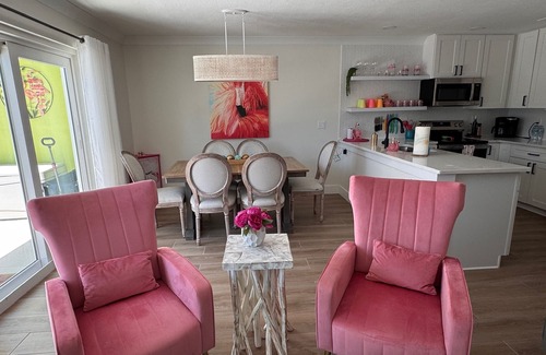 Madeira Beach House | FLAMINGO Flair & WATERFRONT Air-PURE Paradise!