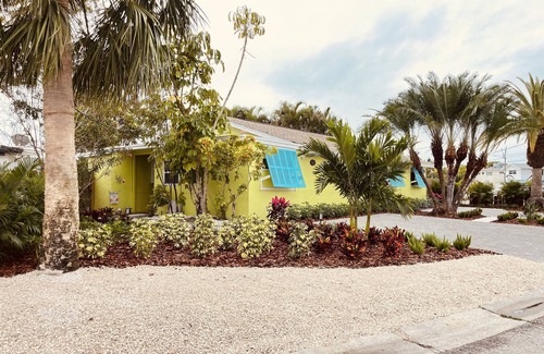 Madeira Beach House | FLAMINGO Flair & WATERFRONT Air-PURE Paradise!