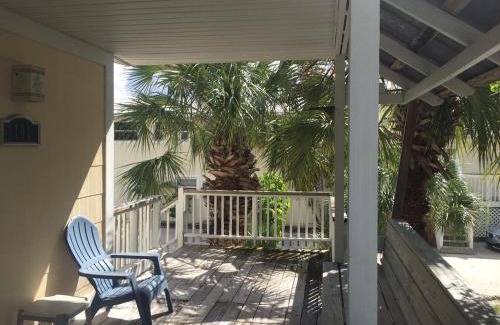 Mid Island Hotel | Flamingo Inn