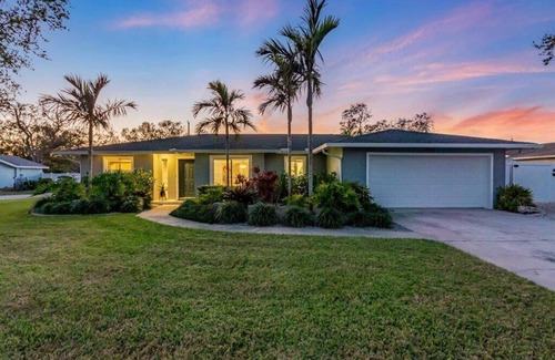 Shore Acre Heights House | Flamingo Royale — Beach Luxury Resort