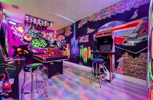 Richmond West House | Flamingo's Resort 5 Bdrooms Gameroom Heated Pool