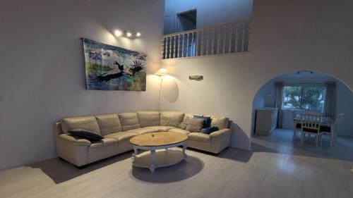 Banksia Beach House | Flamingo Sunset Retreat