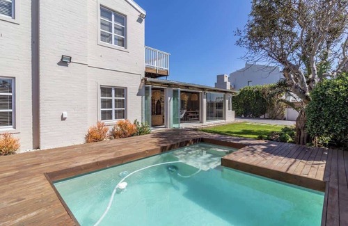 Milnerton House | Flamingo Villa @ Beach/Pool/Luxury/Solar Back Up