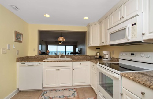 Madeira Beach Condo | FLASH SALE - 25% Off 8-25 Nov 26 At 5-Star Beach Front Condo!