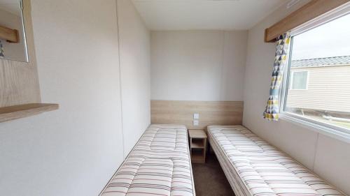 Weymouth House | Flash sale for early October breaks 6berth caravan partial sea & beachview, Haven littlesea, Weymouth