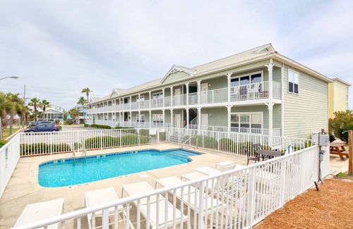 Gulf Shores Cottage | Flash Sale! Three C's. Sleeps 6. Book Now.