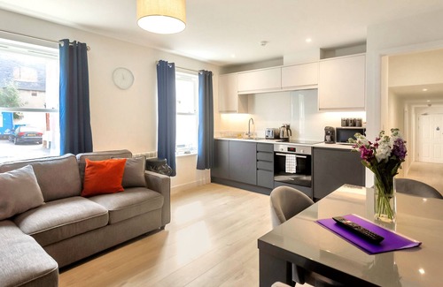 Cheltenham Apartment | Flat 1, 10E, St Paul's 2 Bedroom newly refurbished Apartment in central location