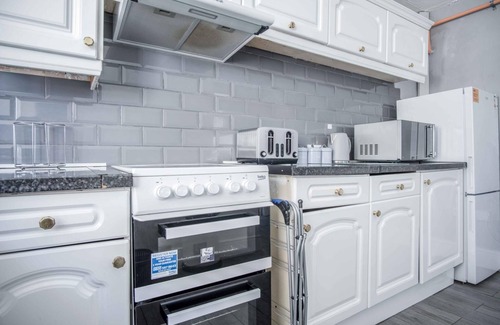 Castle Apartment | Flat 1 Brunswick - 2 Bed Economy Flat - Swansea
