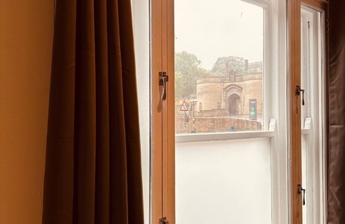 Nottingham City Centre Apartment | Flat 1 Castle View 5 Guest Family Suite