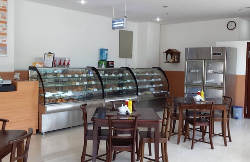 Mount Lavinia Apartment | Flat 1 - Fully Furnished Air-conditioned One Bedroom Apartment in Dehiwala