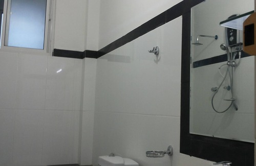 Mount Lavinia Apartment | Flat 1 - Fully Furnished Air-conditioned One Bedroom Apartment in Dehiwala