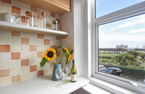 Seaton Cottage | FLAT 2, 10 SEAFIELD ROAD, family friendly in Seaton, Devon