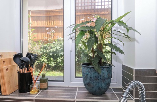Cheltenham Cottage | FLAT 2 BATTLEDOWN GRANGE, family friendly in Cheltenham