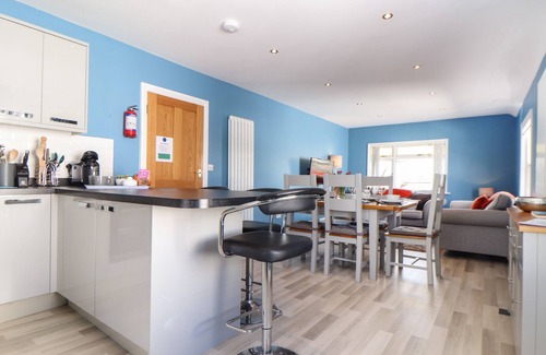 St Merryn Cottage | FLAT 2 NILES PLACE, pet friendly in St Merryn