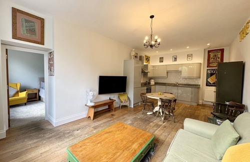 Shoscombe Apartment | Flat 2, Waterloo Apartments