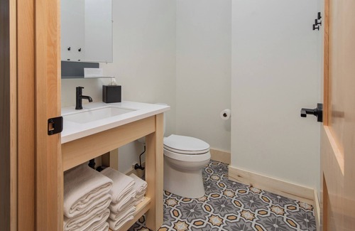Traverse City Condo | Flat 201 Front and Union