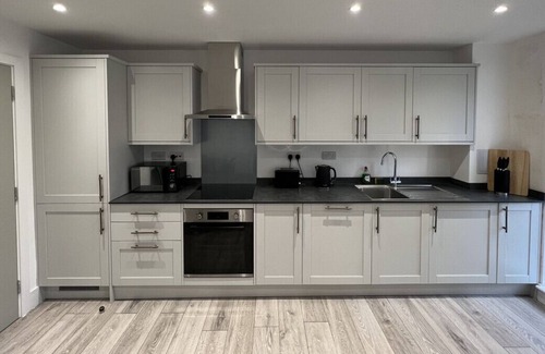 Camberley Apartment | Flat#3, 1 Portesbery Road, Camberley · Beautiful 2 Bedroom Stunning House in Central Town