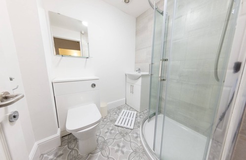 Wolverhampton Apartment | Flat 3 modern apartment free parking 2nd floor