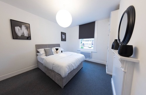 Wolverhampton Apartment | Flat 3 modern apartment free parking 2nd floor