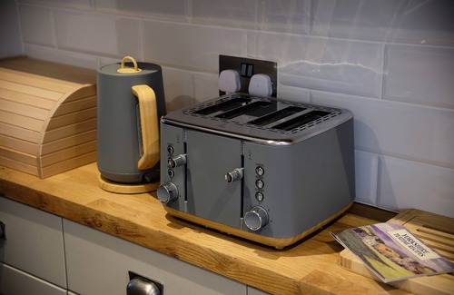 Skipton House | FLAT CAP COTTAGE, family friendly, with a garden in Skipton