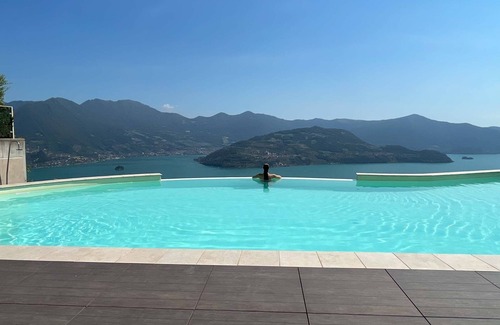 Parzanica Apartment | flat 'Corinth' with shared pool