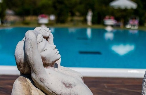 Cincelli House | Flat 'Cornflower' with private parking space