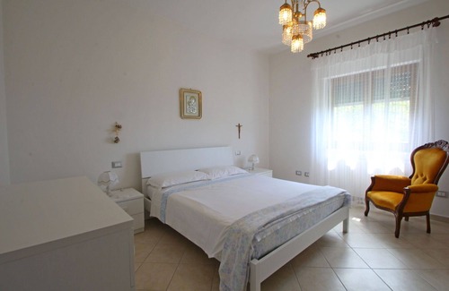 San Carlo Terme Apartment | Flat for 5 People with Garden above Massa