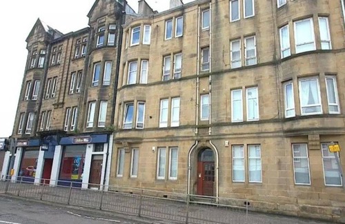 Glasgow Apartment | Flat in glasgow,close to all local amenities,