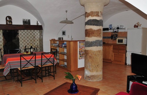 Octon House | flat in house of character, 3 ears of corn,Lodgings of France, South of France, near Salagou lake (800 ha), between Larzac and Méditerranean sea