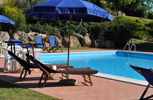 Iano Apartment | Flat in Iano,covered terrace, A/C, village walking distance,Wi-Fi,pool, sleeps 6