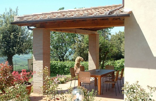 Iano Apartment | Flat in Iano,covered terrace, A/C, village walking distance,Wi-Fi,pool, sleeps 8
