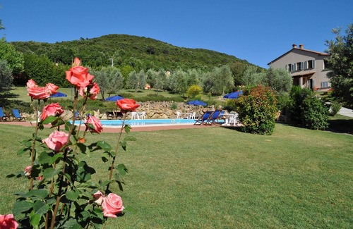 Iano Apartment | Flat in Iano,covered terrace, A/C, village walking distance,Wi-Fi,pool, sleeps 4