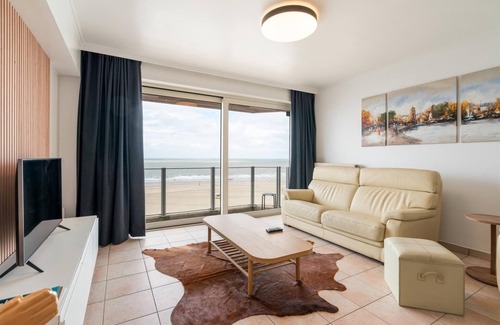 Blankenberge Apartment | Flat in Knokke with Pier and Sea Views