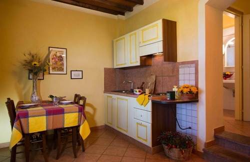 Lari Apartment | Flat in Lari, A/C, terrace, pool, restaurant, Wi-Fi, close to the village, Li