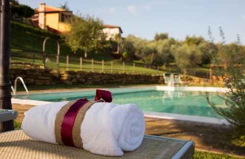 Lari Apartment | Flat in Lari, A/C, terrace, pool, restaurant, Wi-Fi, close to the village, Li