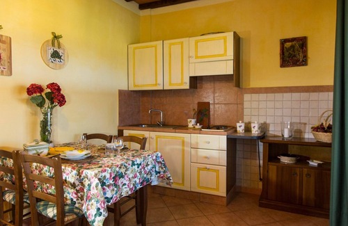 Lari Apartment | Flat in Lari, A/C, terrace, pool, restaurant, Wi-Fi, close to the village, Me