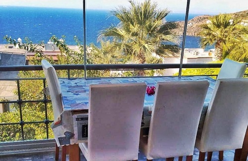 Gundogan Apartment | Flat in Yalikavak with Sea View and Shared Pool