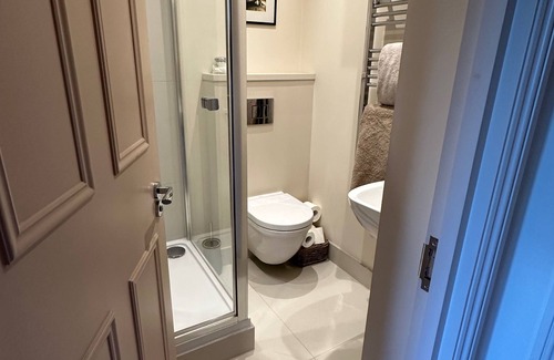 Parsons Green and Walham Apartment | Flat Near Fulham Broadway Station - Sleeps 2