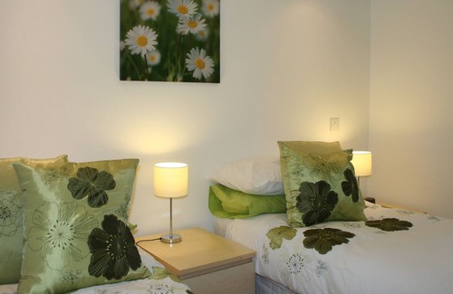 East End Apartment | Flat on the Green 6. Modern 2 bed apartment adjacent to Glasgow Green