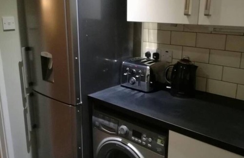 Newcastle-upon-Tyne House | Flat - Sleeps 4 - Parking - Close to Airport
