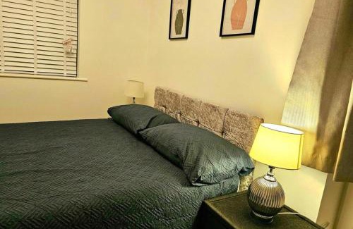 Bridgend Apartment | Flat - Sleeps 4 - WiFi