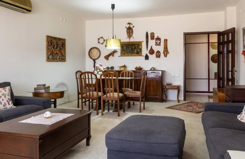 Karsiyaka Apartment | Flat w Balcony 10 min to Karsiyaka Coast in Izmir