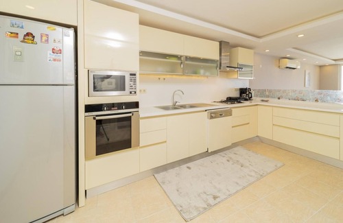 Konyaalti Apartment | Flat w Balcony 3 min to Konyaalti Beach in Antalya