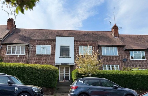Chelmsford Apartment | Flat w/garden on Pitshanger Lane