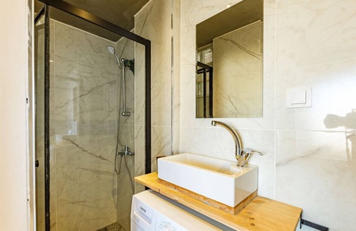 Istanbul City Center Apartment | Flat w Terrace Near Red Church in Fatih